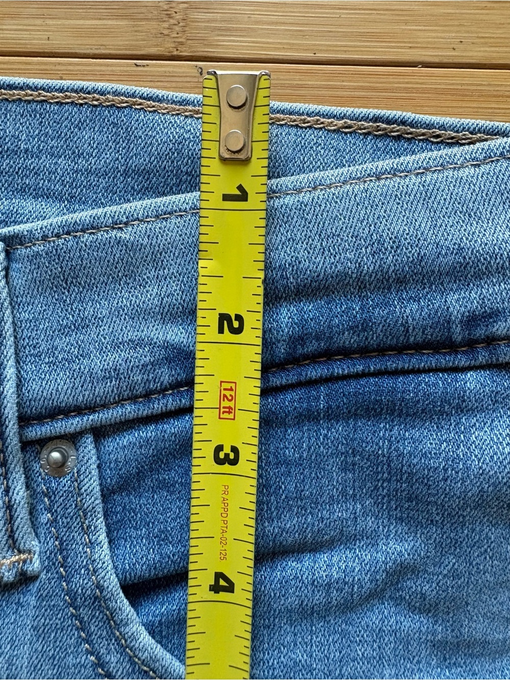 Women’s 20W Levi’s 311 Shaping Skinny Jeans in Light Blue - Picture 10 of 14